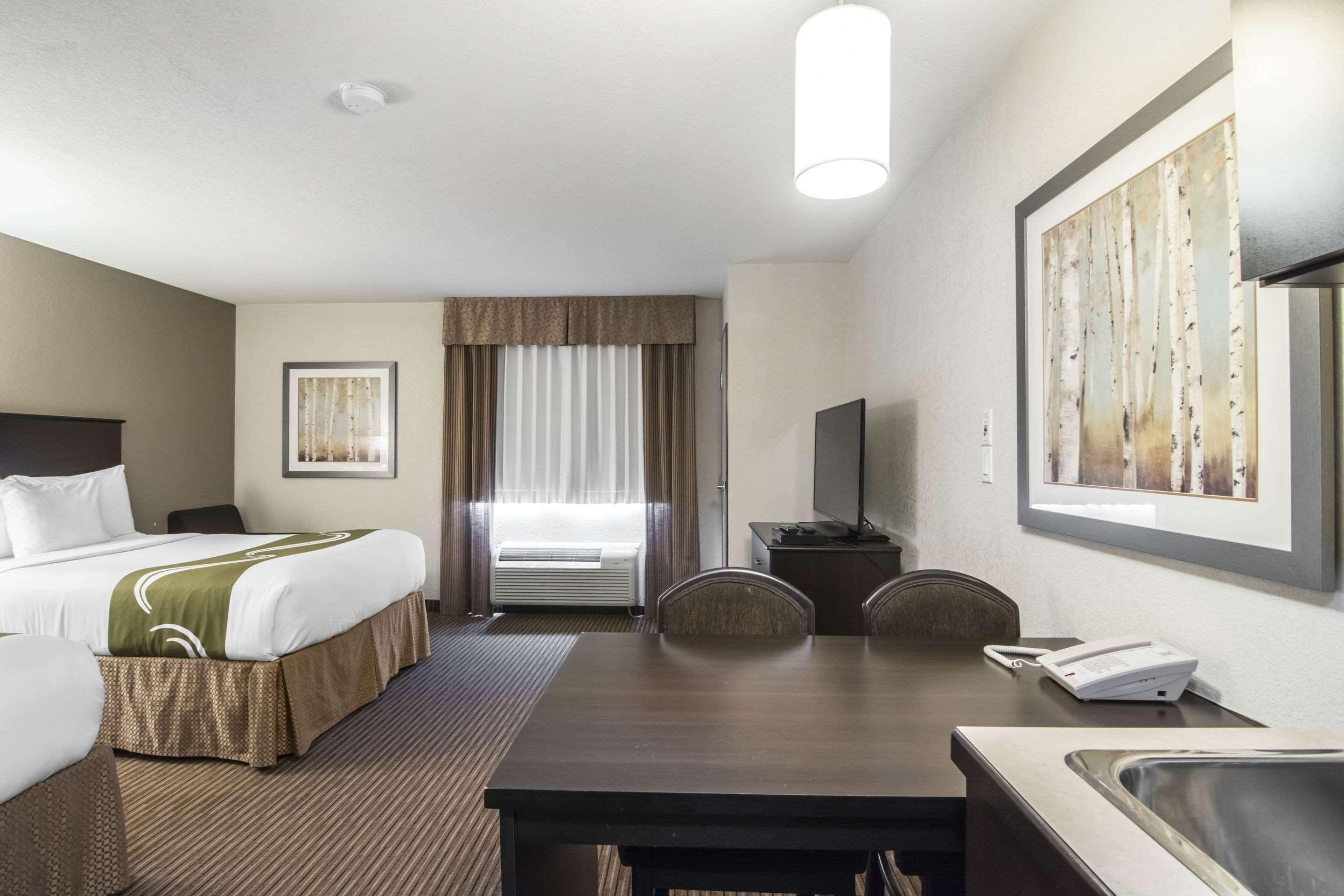 Quality Inn & Suites Thompson Esterno foto