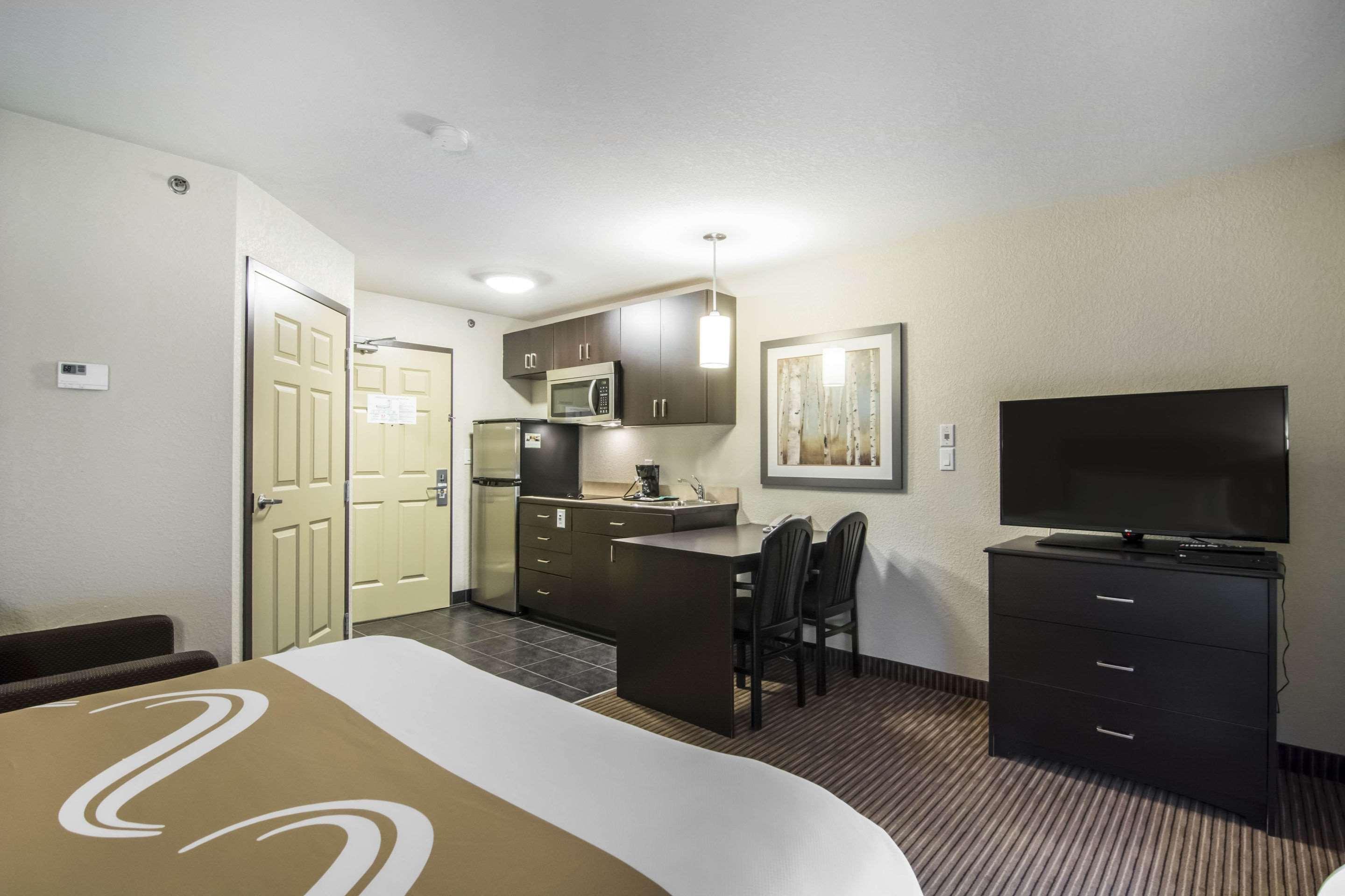 Quality Inn & Suites Thompson Esterno foto