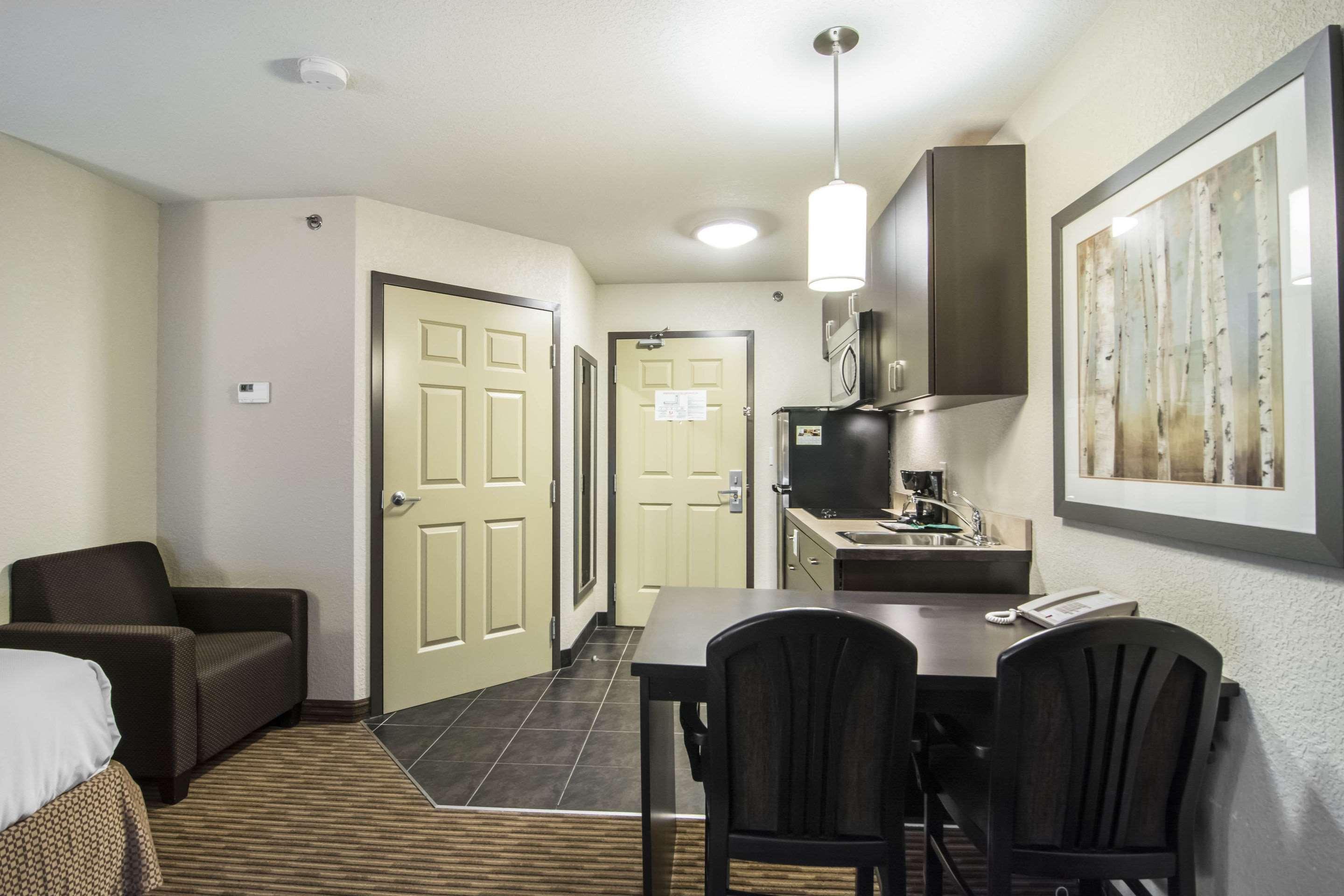 Quality Inn & Suites Thompson Esterno foto