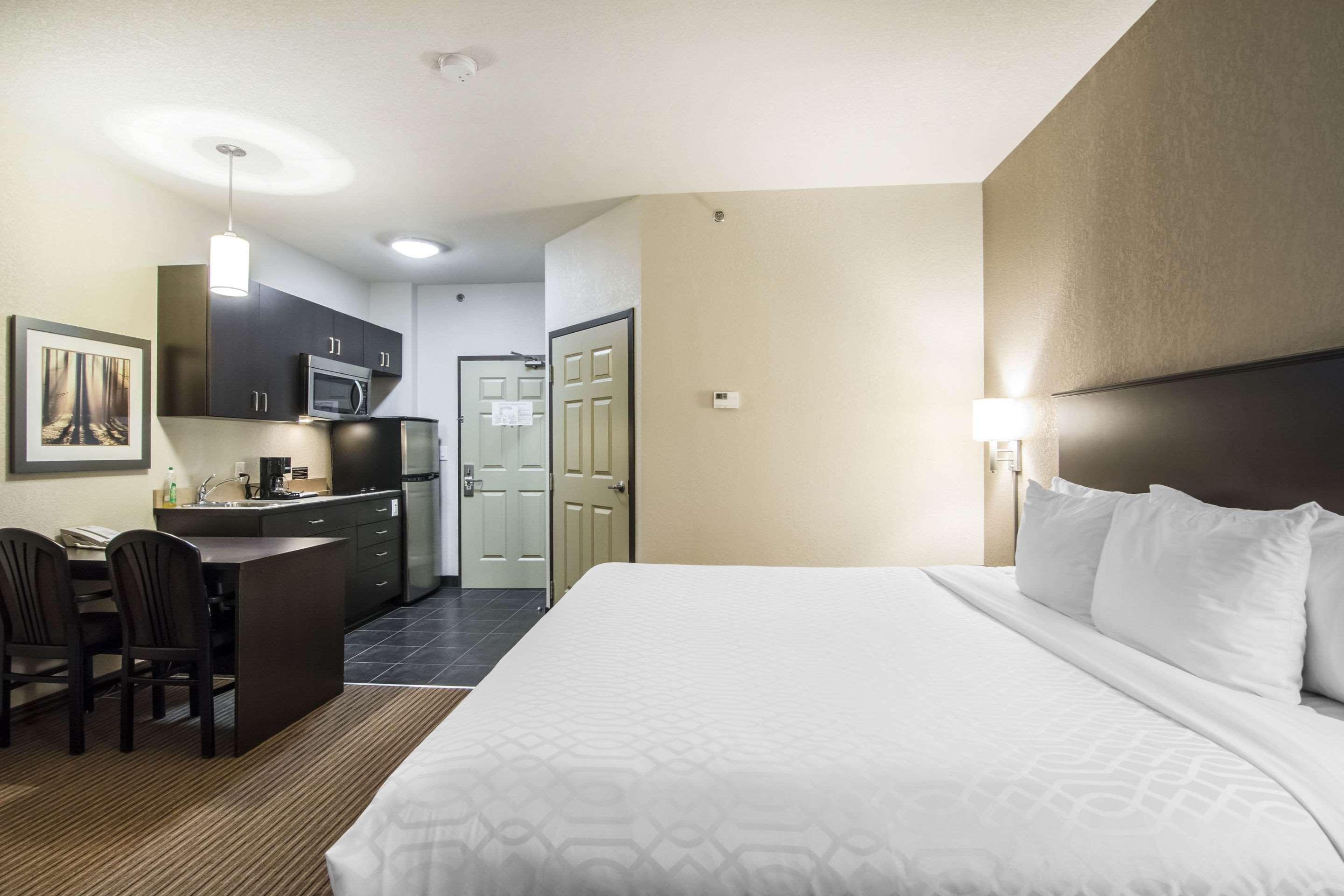 Quality Inn & Suites Thompson Esterno foto