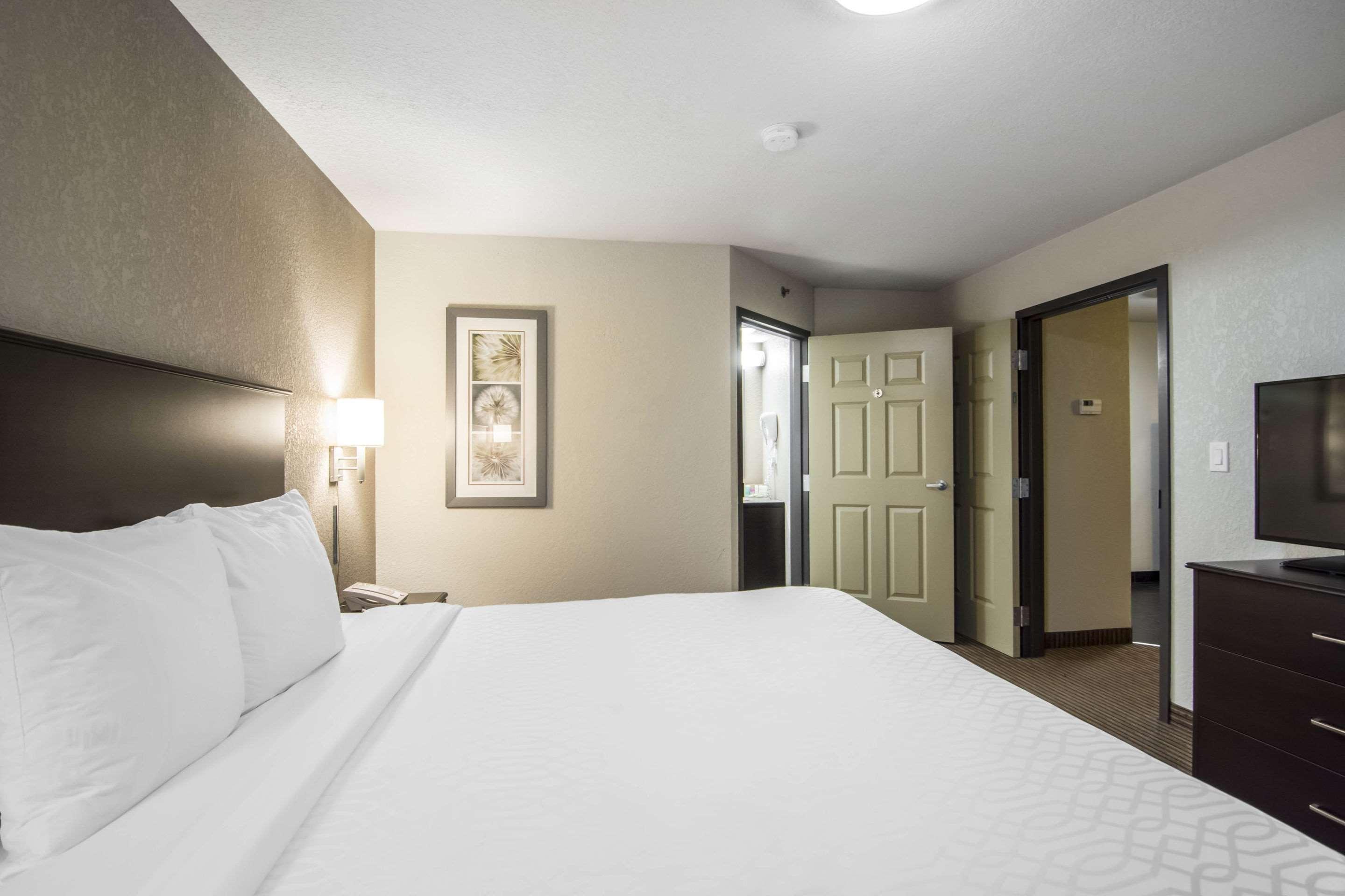 Quality Inn & Suites Thompson Esterno foto