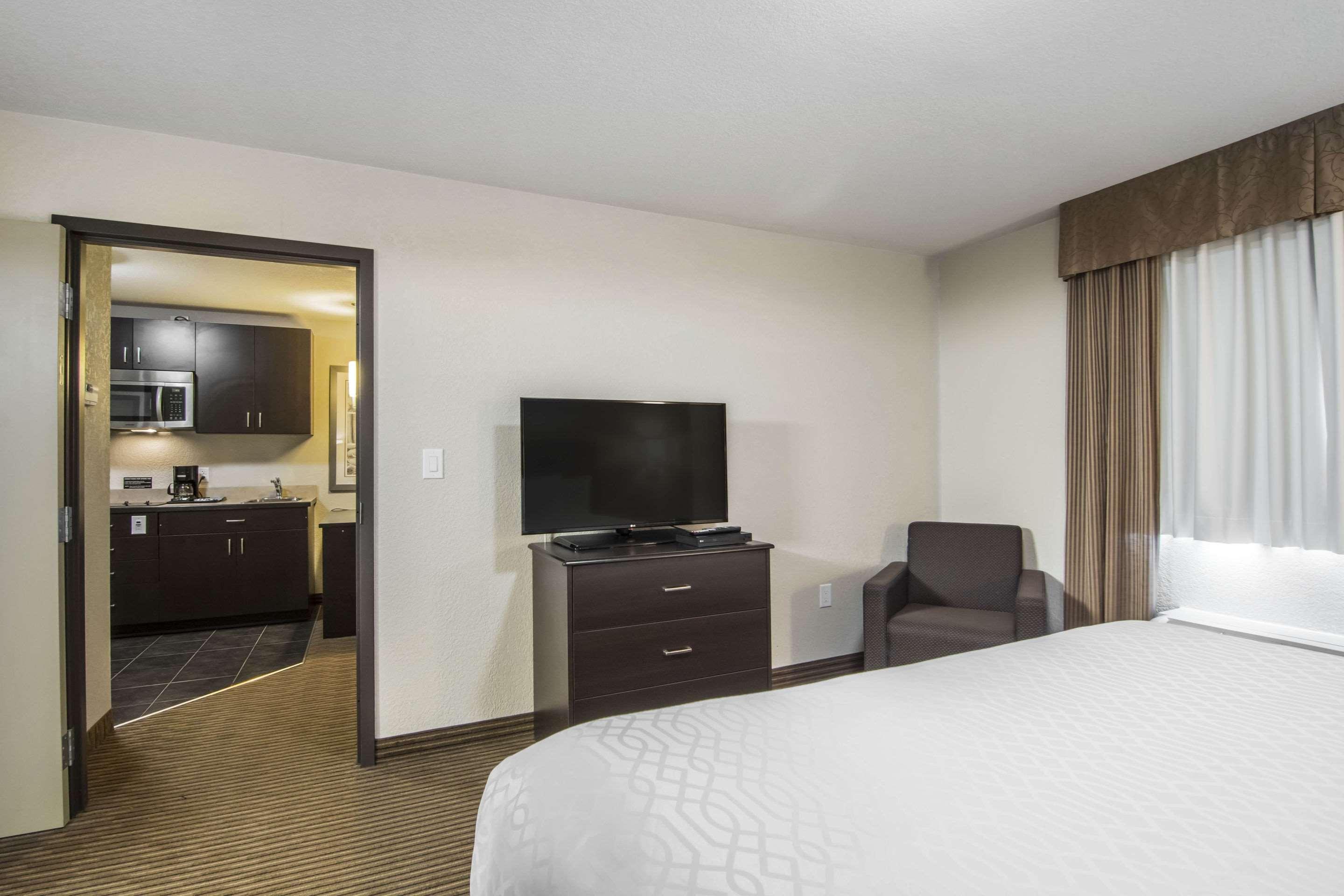 Quality Inn & Suites Thompson Esterno foto