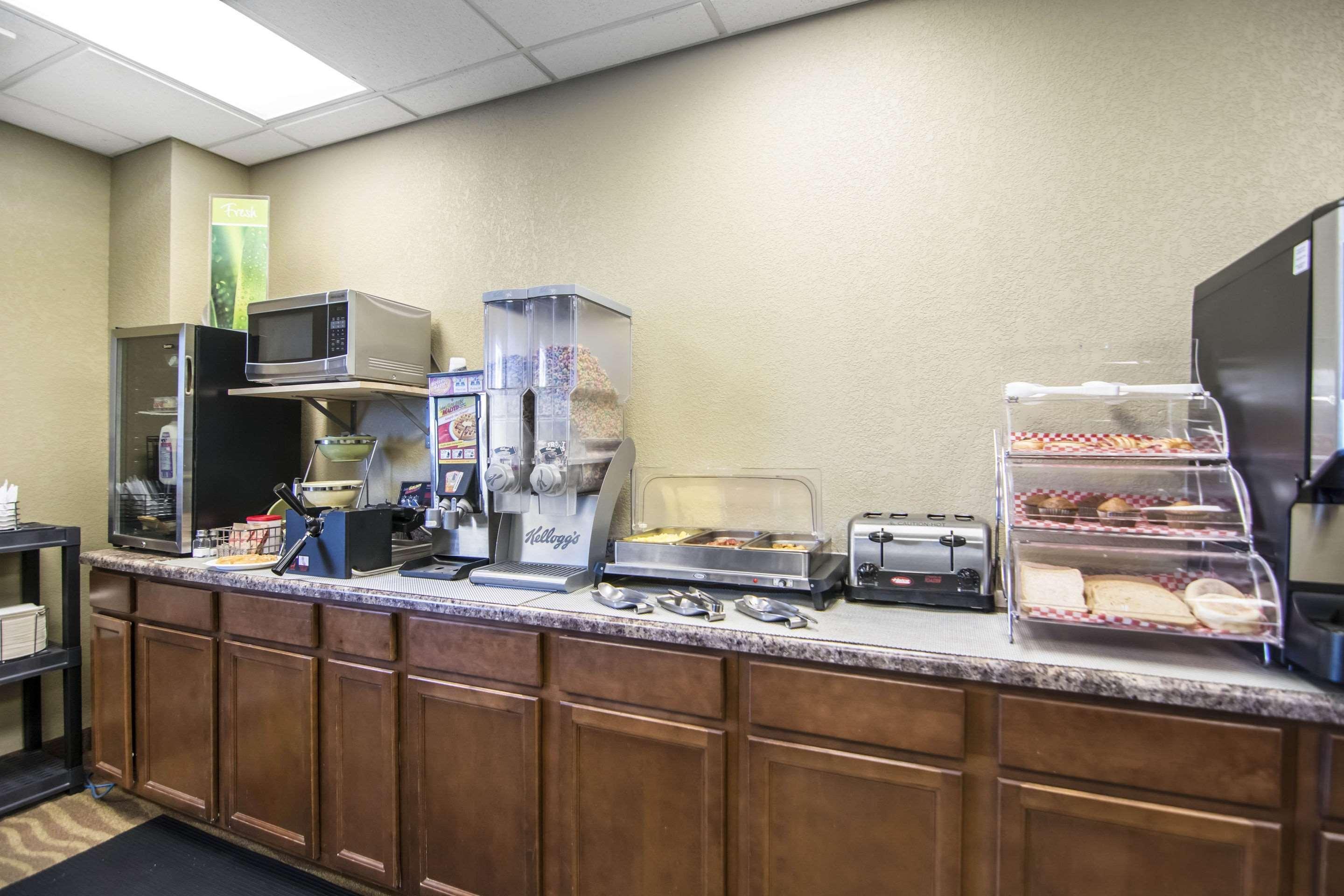 Quality Inn & Suites Thompson Esterno foto